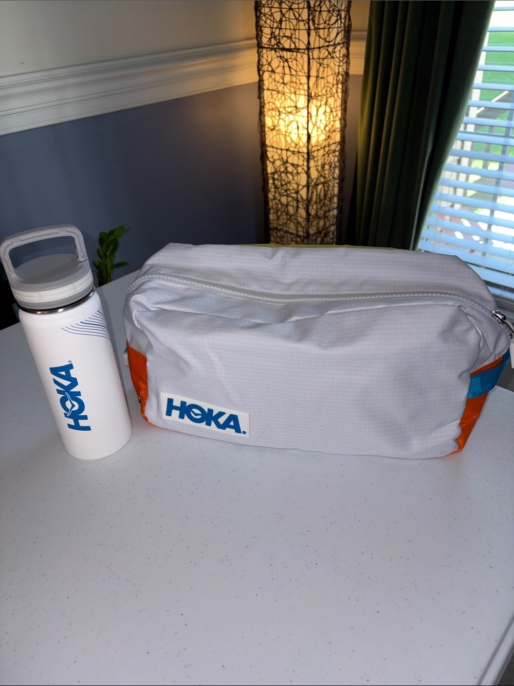 Brand New Hoka Dry/Travel
Bag HOKA SHOES & Thermos